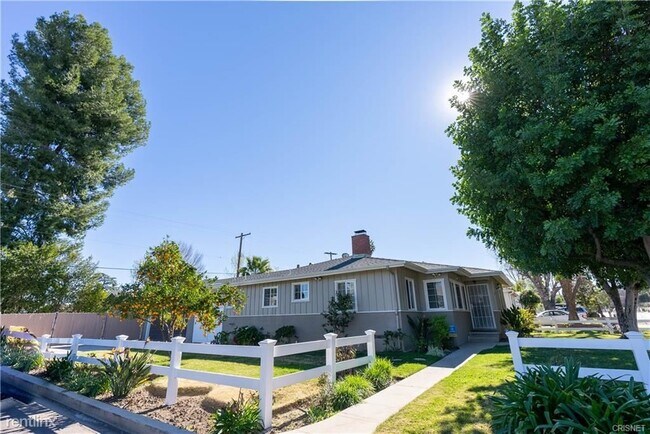 Foto del edificio - 3 br, 2 bath House - 5522 Fallbrook Ave