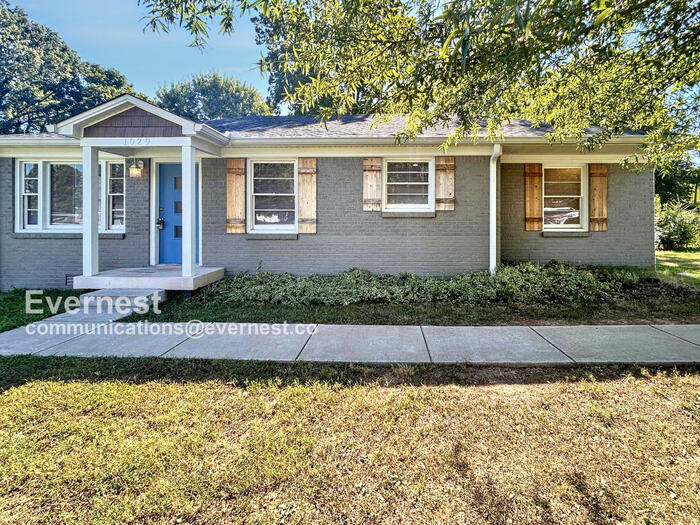 Foto principal - 1029 Edgewood Dr