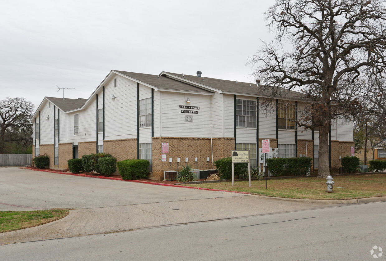 Primary Photo - Oaktree Apartments