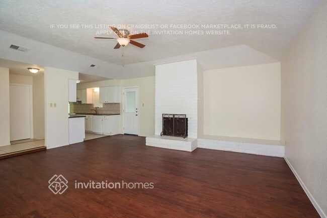 Building Photo - 16223 Barcelona Dr