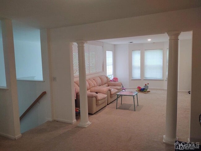 Building Photo - 202 Pinelli Dr