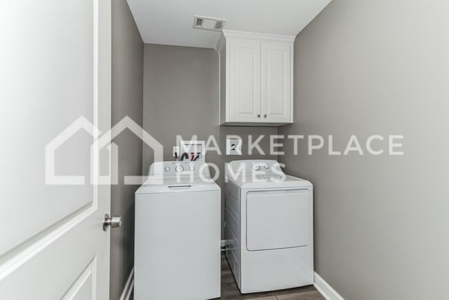 Building Photo - 1604 Moss St