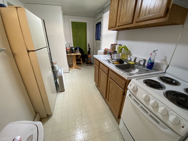 Building Photo - Studio, 1 bath  - 820 E Kingsley St Apt 6 #6