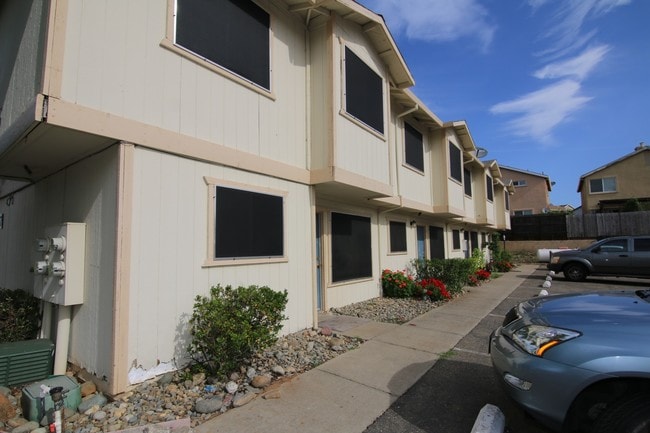 Building Photo - 3375 Cimmarron Rd