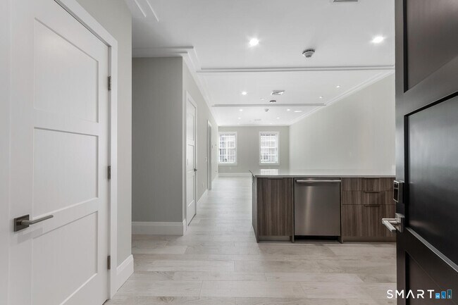 Foto del edificio - 1990 Bronson Rd