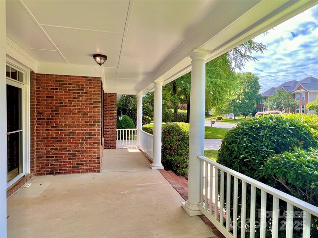 Building Photo - 811 Deercross Ln