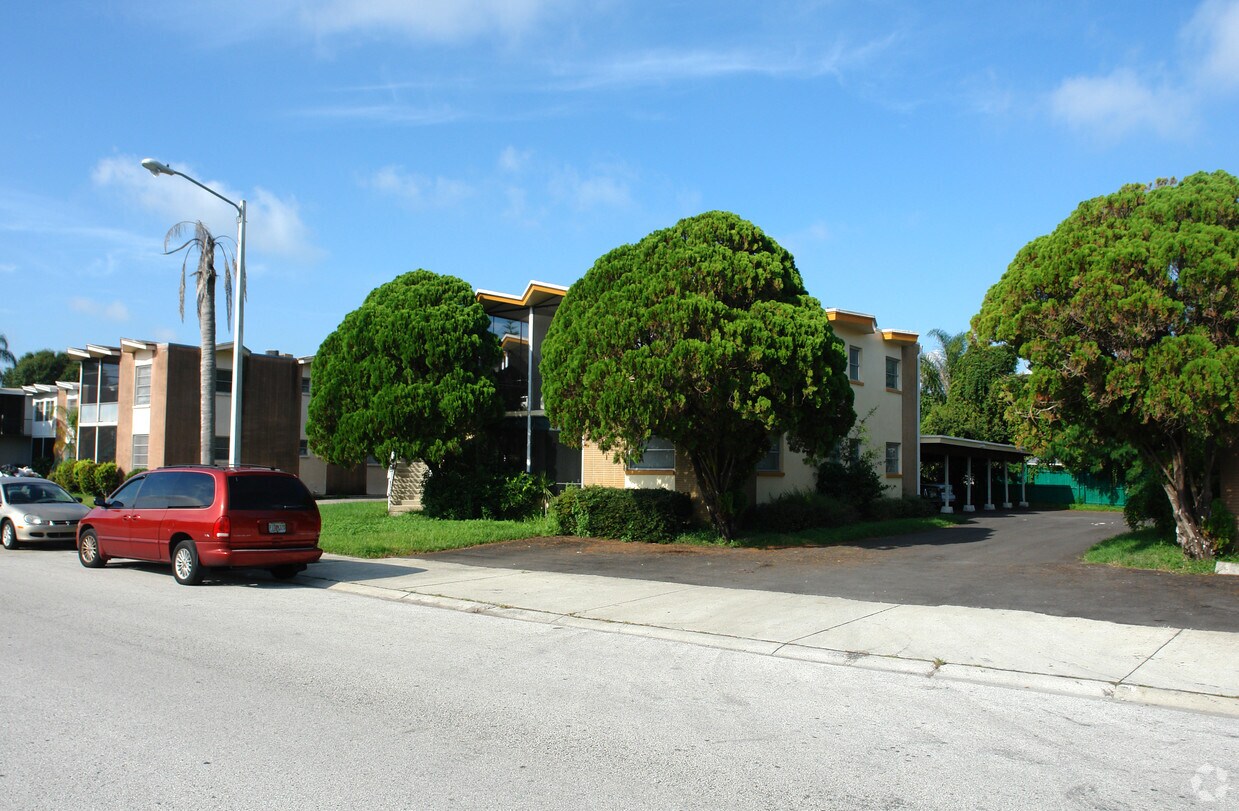 Primary Photo - Lakeview
