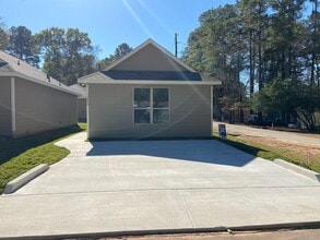 Building Photo - 12802 Andwood St