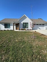 Building Photo - 185 N Luna Ln