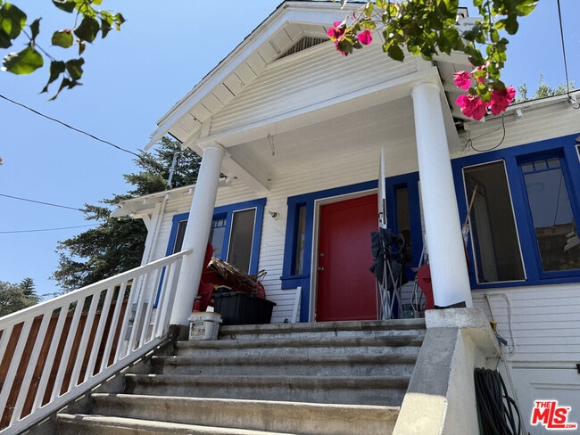 Building Photo - 2565 Glen Green St