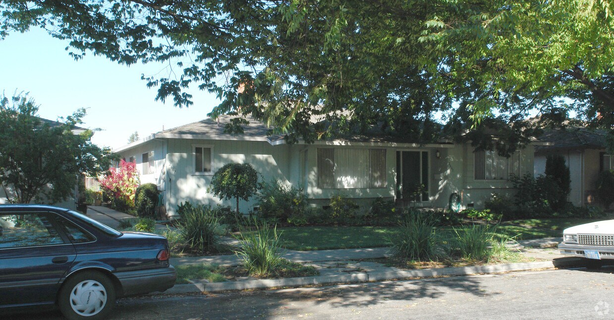 Primary Photo - 2661-2667 Skylark Dr
