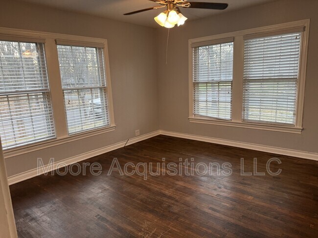 Building Photo - 901 W Brockett St