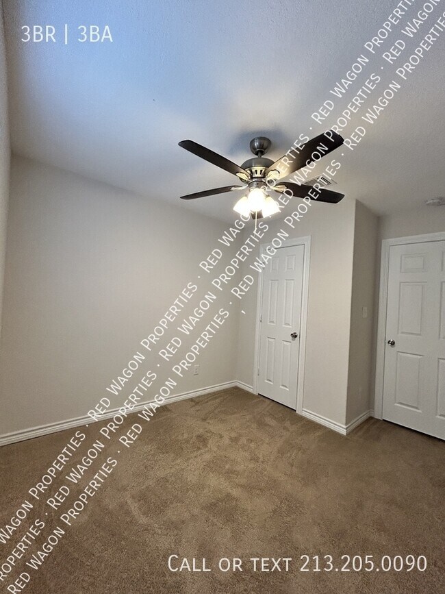 Foto del edificio - 6926 Crestway Rd