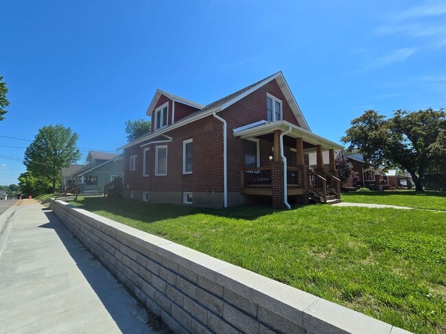 Building Photo - Charming 4BR/2.5BA Home in Historic Washin...