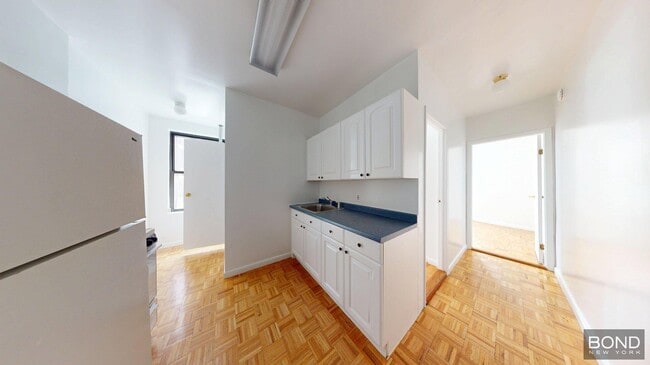 Building Photo - 369 Broome St