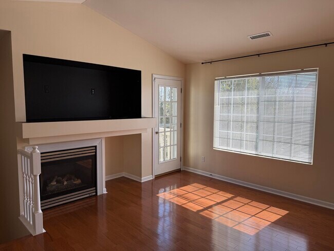 Foto del edificio - 6538 Commonwealth Dr