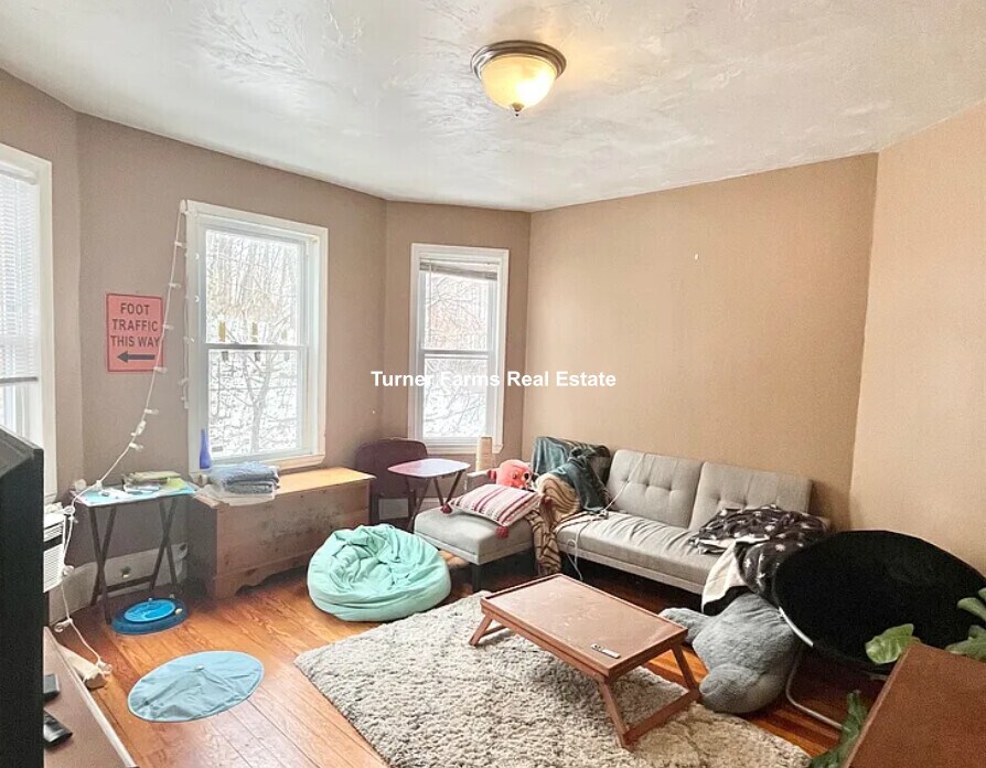 Foto principal - 32 Fisher Ave