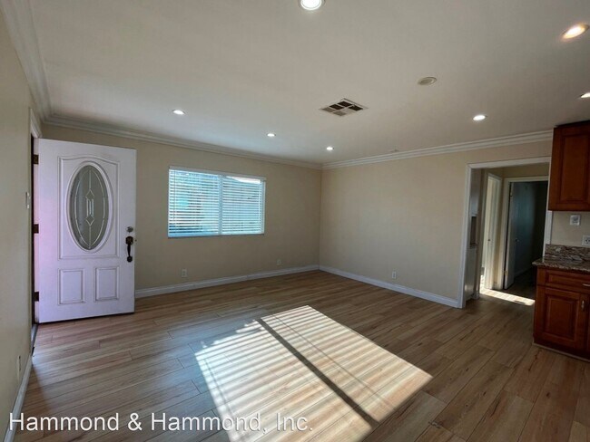Building Photo - 2 br, 1 bath House - 10067 Lev Ave.
