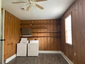 Building Photo - 1000 Thomas Ave