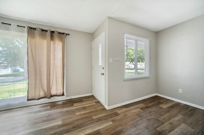 Building Photo - 9251 Newkirk Dr