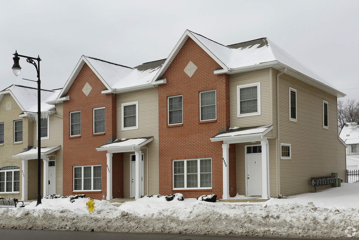 Building Photo - Madison Hall Townhouses