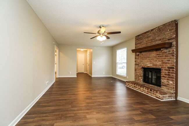 Building Photo - 616 Country Meadow Ct