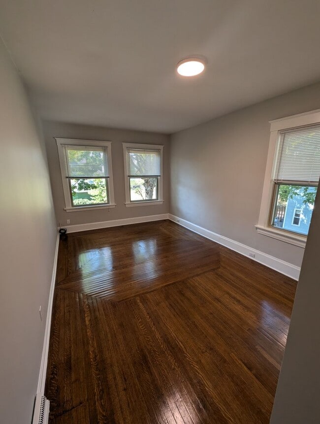 Building Photo - Spacious! 4-Bed and 2-Full Bath Unit with Bonus Room, Garage, Large Backyard