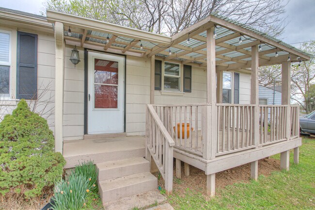 Building Photo - 216 Stirton Rd