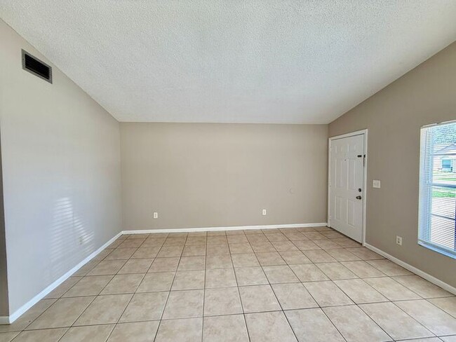 Photo - CUTE AFFORDABLE 2/2 DUPLEX off Michigan! House