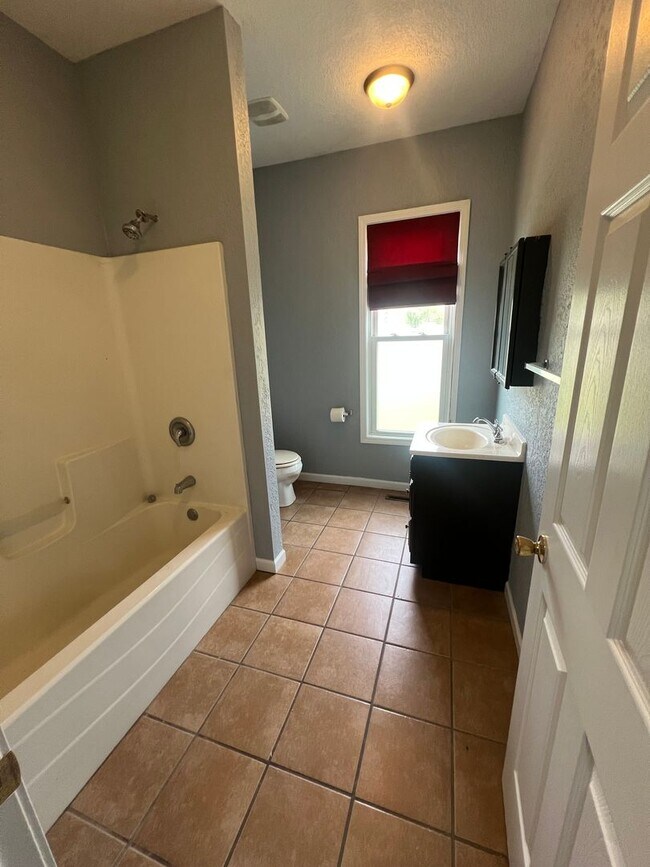 Foto del edificio - Newly renovated! 2 BEDROOM, OFFICE SPACE, LAUNDRY ROOM!