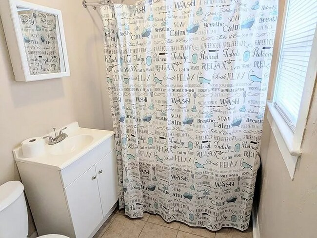 Building Photo - 635 Tanglewood St