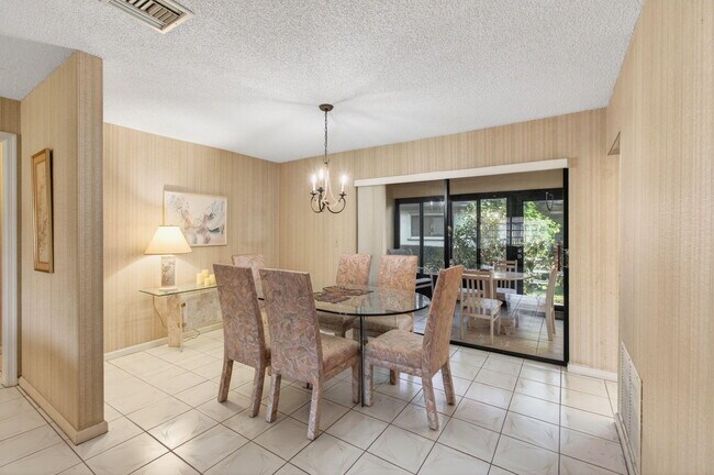 Foto del edificio - 10244 Dovewood Ln