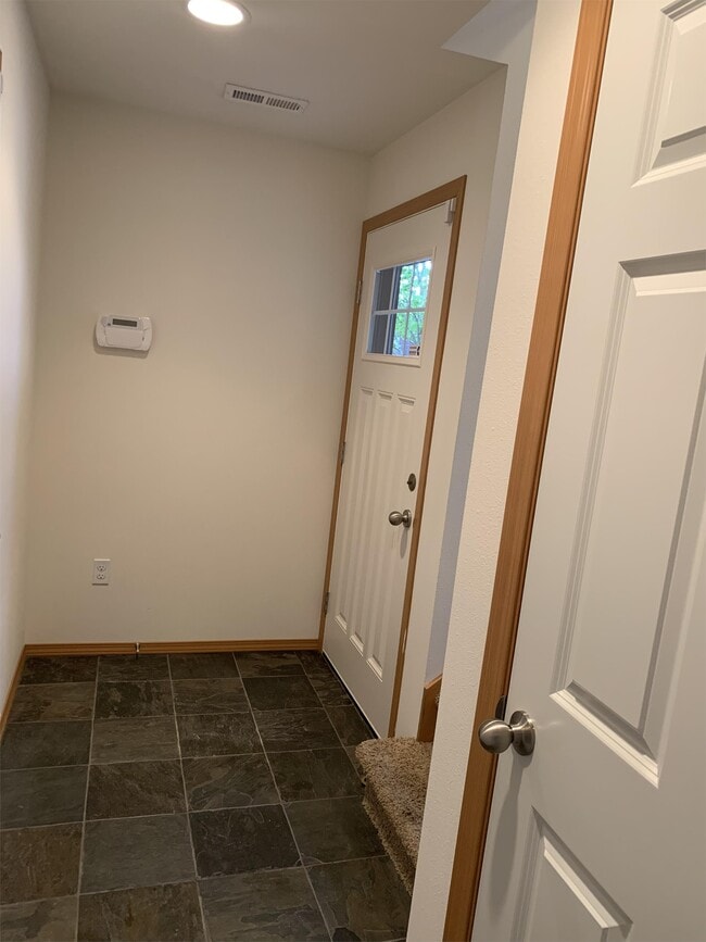 Foto del edificio - 9515 Holly Dr