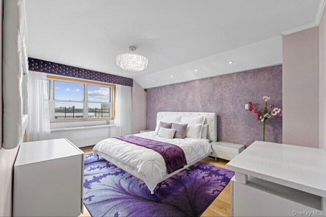 Foto del edificio - 102-10 66th Rd