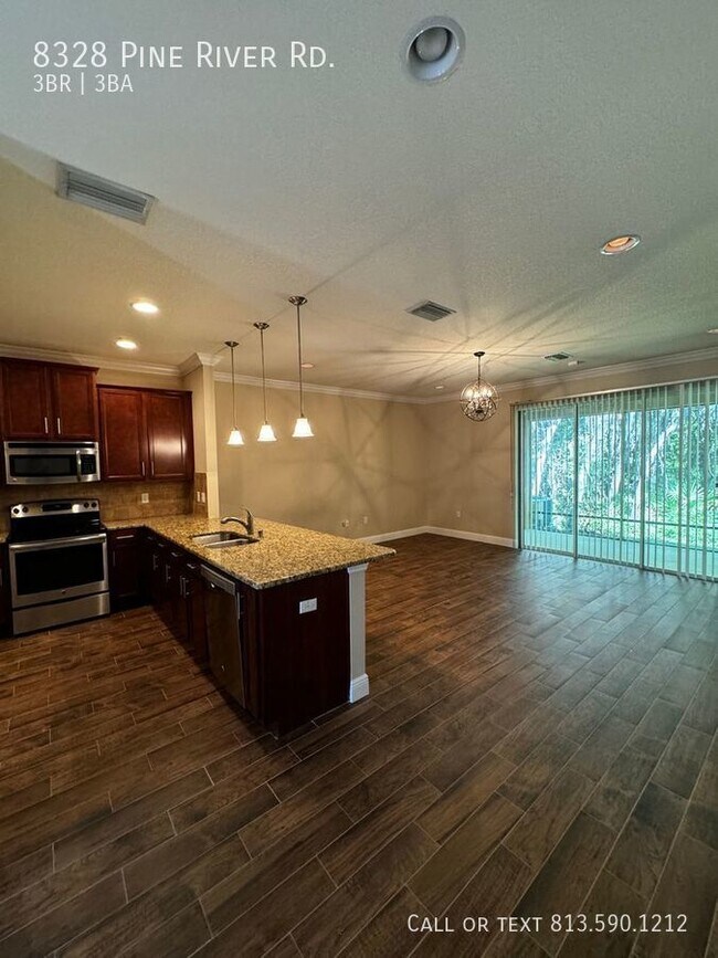 Building Photo - Beautiful and Private Town-home