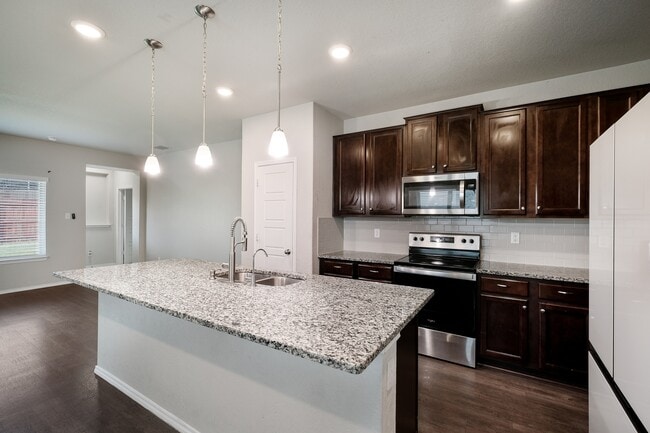 Building Photo - 15310 Comanche Grv