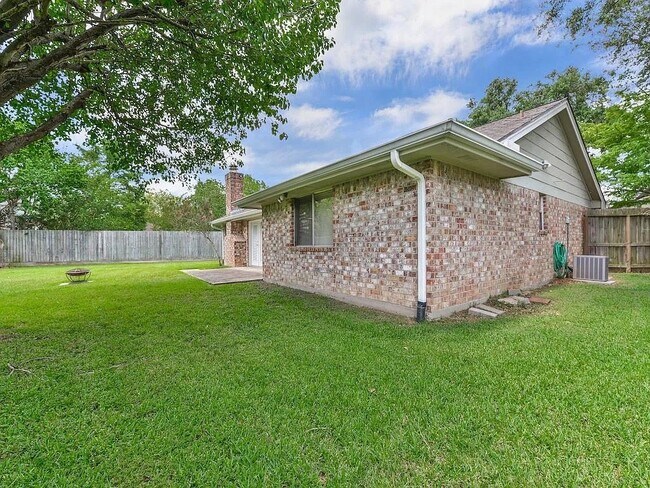 Foto del edificio - 22019 Knoll Lake Ln