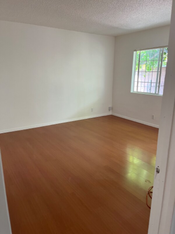 Foto del edificio - 318 W Ramona Rd