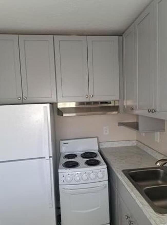 Building Photo - L993