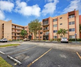 Building Photo - 13715 Kendale Lakes Cir