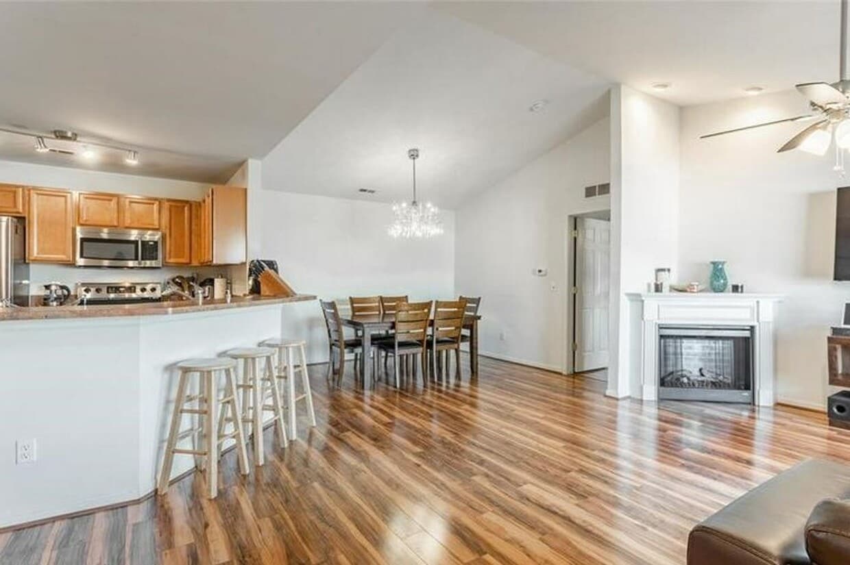 Primary Photo - GORGEOUS COMMERCE TOWNSHIP 2 BED/2 BATH MO...