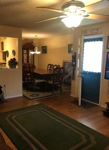 Foto del edificio - 56 Willow Ct