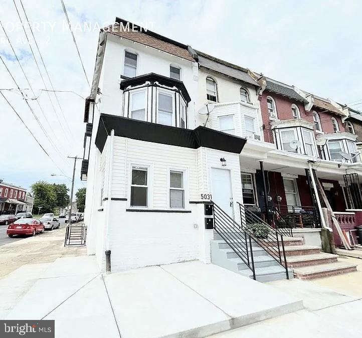 Primary Photo - 5031 W Girard Ave
