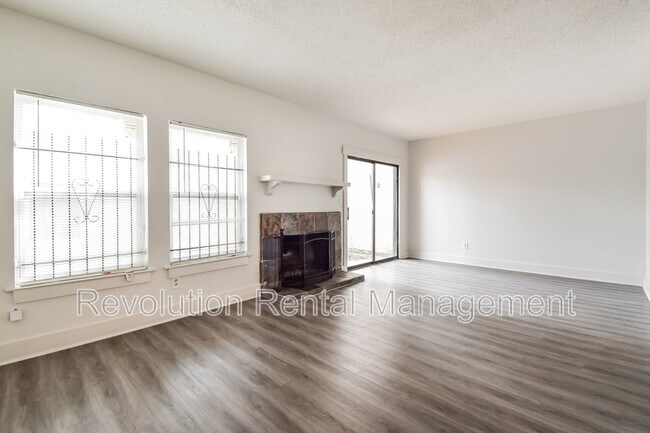 Foto del edificio - 2030 Oak Park Ln