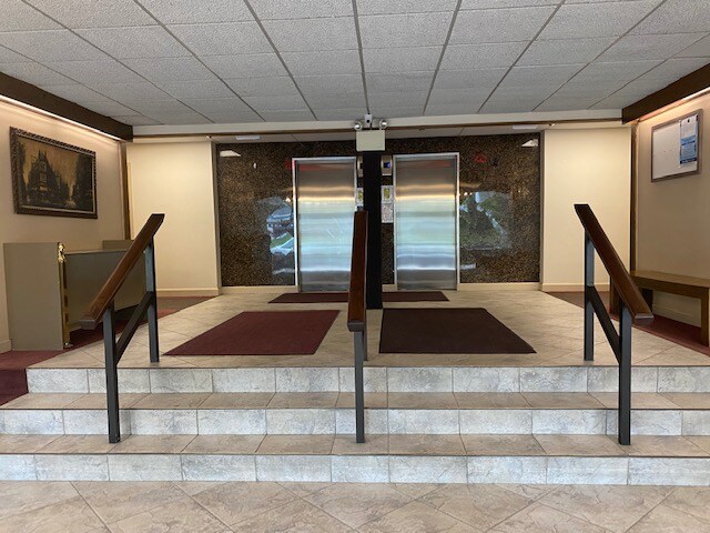 Foto del edificio - 120 Huntington Turnpike