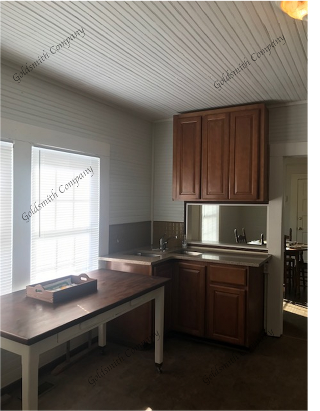 Building Photo - 315 Birnie St