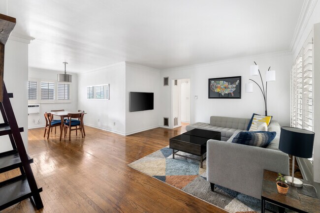 Building Photo - 1330 N Crescent Heights Blvd