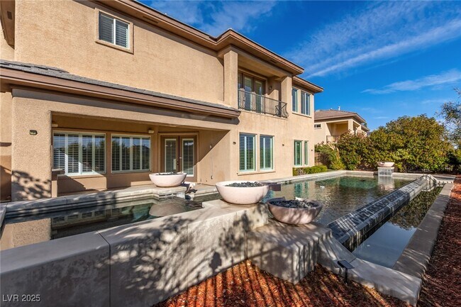 Foto del edificio - 9805 Queen Charlotte Dr