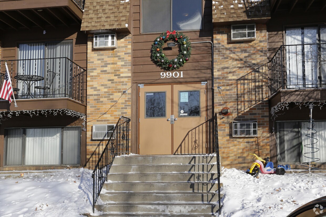 Foto del edificio - Blaine Manor Apartments
