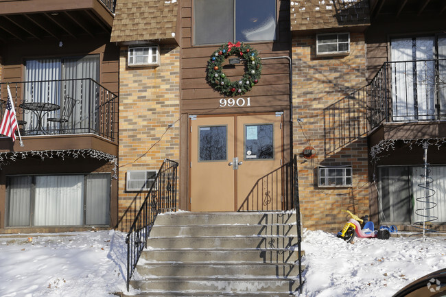 Building Photo - Blaine Manor Apartments